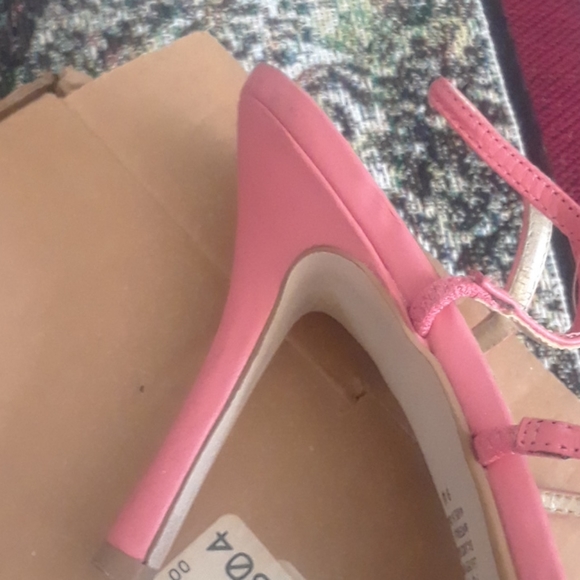 Chadwicks Shoes ( salmon color) - Picture 7 of 8